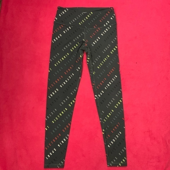 Victoria's Secret Pants - 3/$20 Victoria’s Secret Sport Knockout Leggings